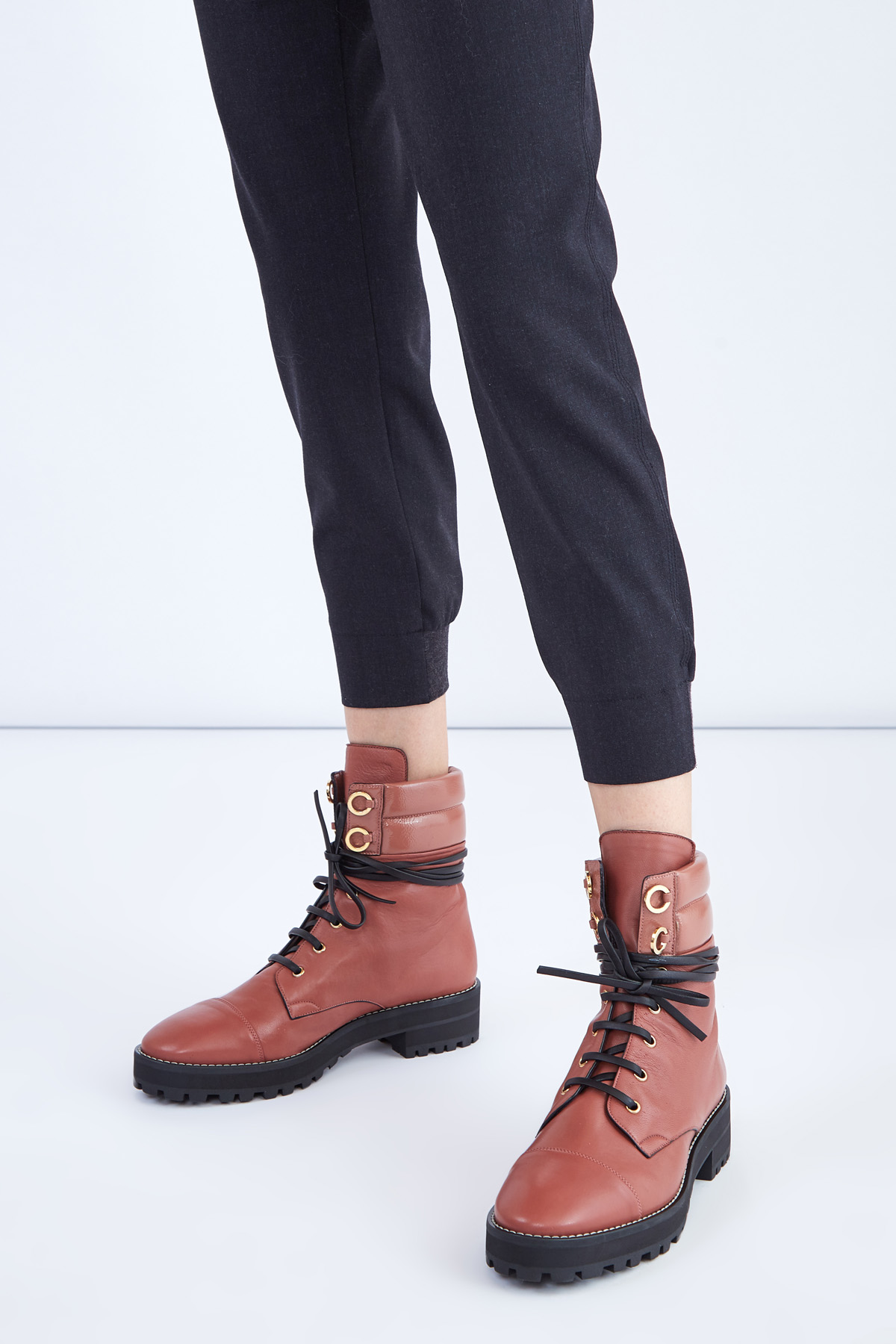 Ботинки Lexy с массивной контрастной подошвой и шнуровкой STUART WEITZMAN, цвет коричневый, размер 36.5;37;40 - фото 2